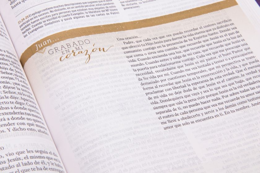 RVR 1960 Biblia de estudio para mujeres, azul floreado tela impresa con índice
