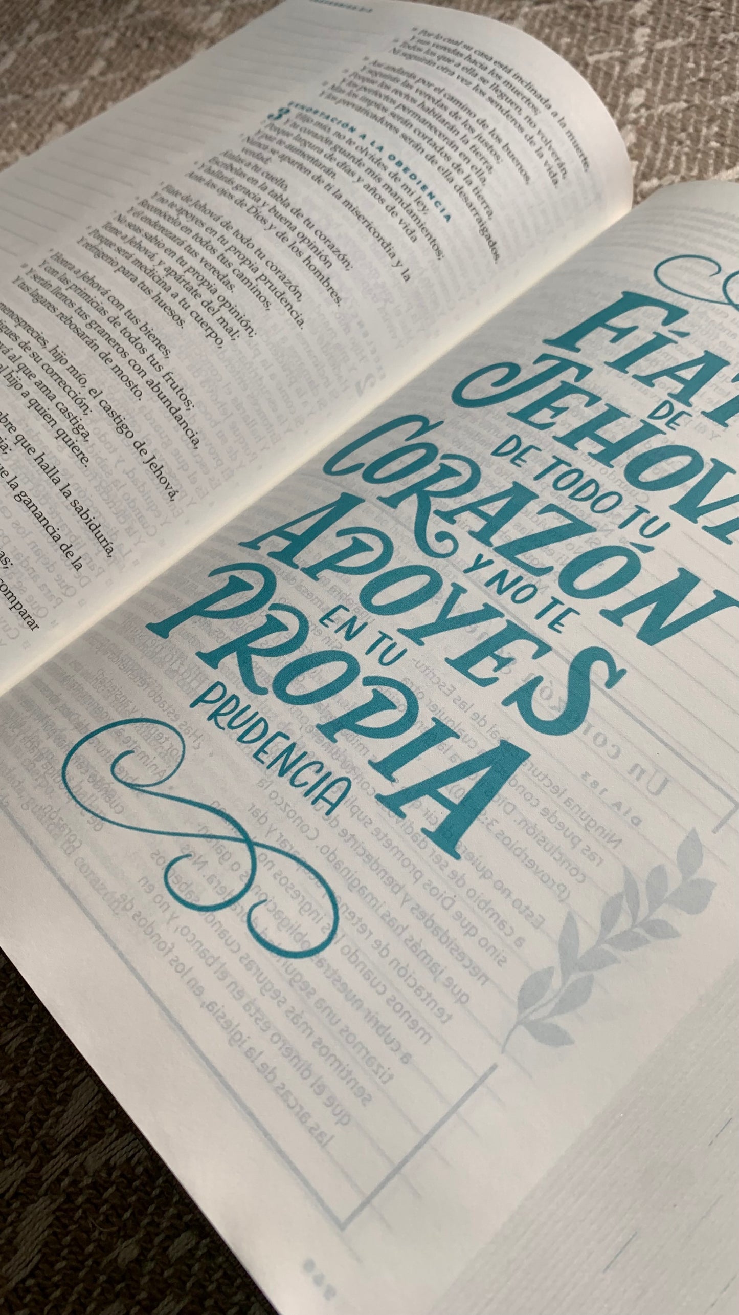 RVR 1960 Biblia devocional Mujer Verdadera - duotono coral
