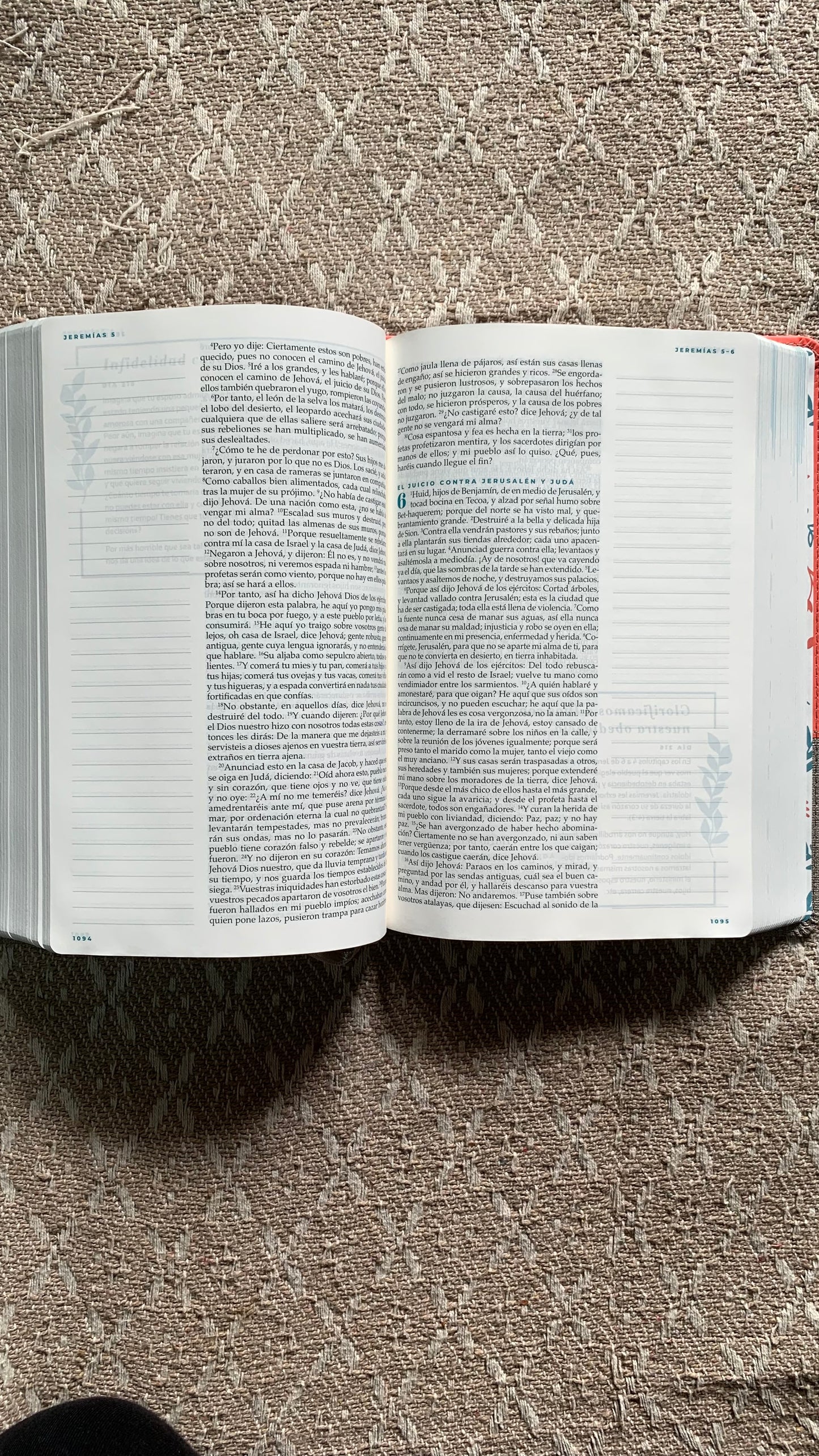 RVR 1960 Biblia devocional Mujer Verdadera - duotono coral