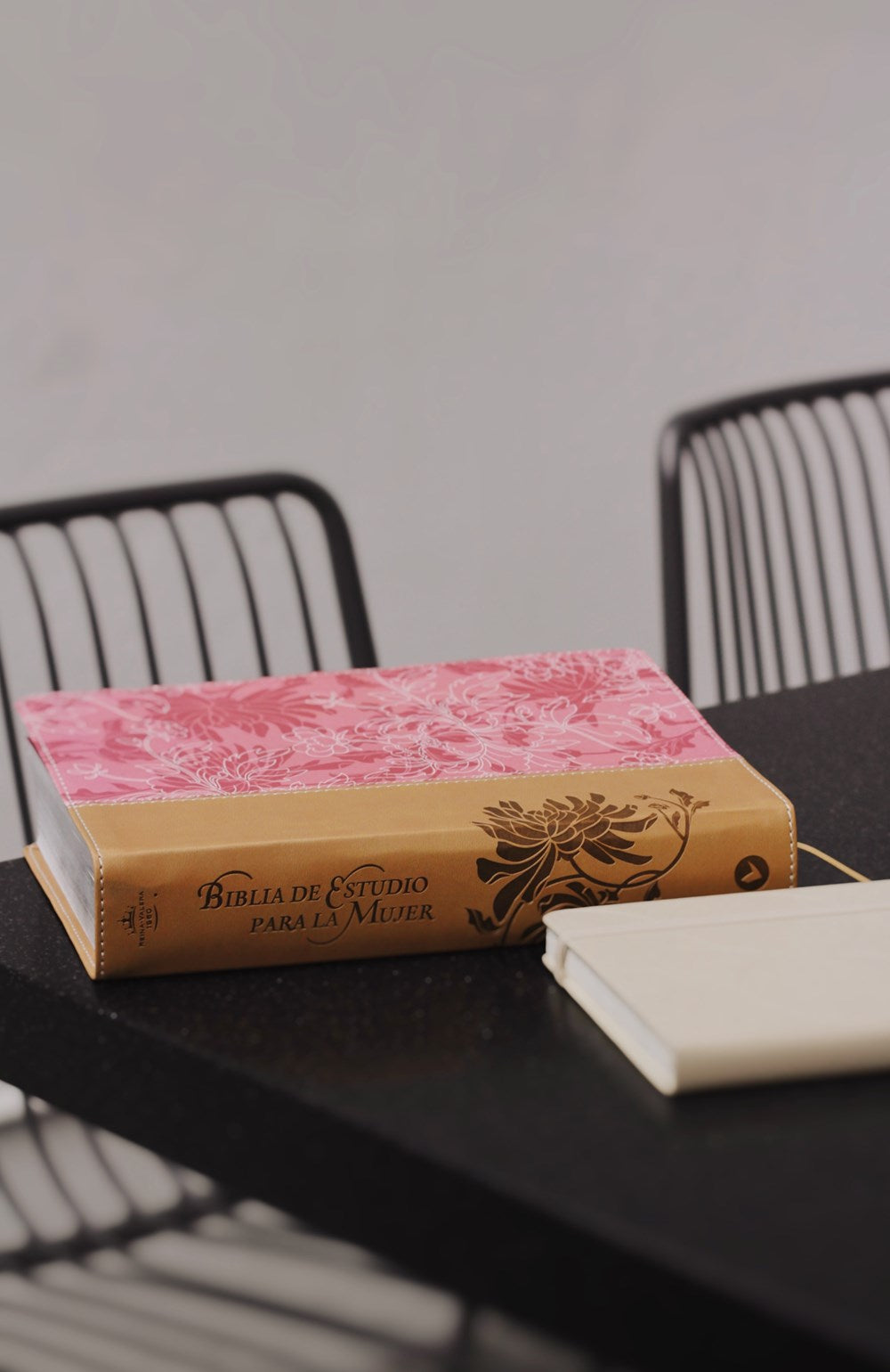 RVR 1960 Biblia De Estudio Para La Mujer - Imitación Piel Rosa Floral