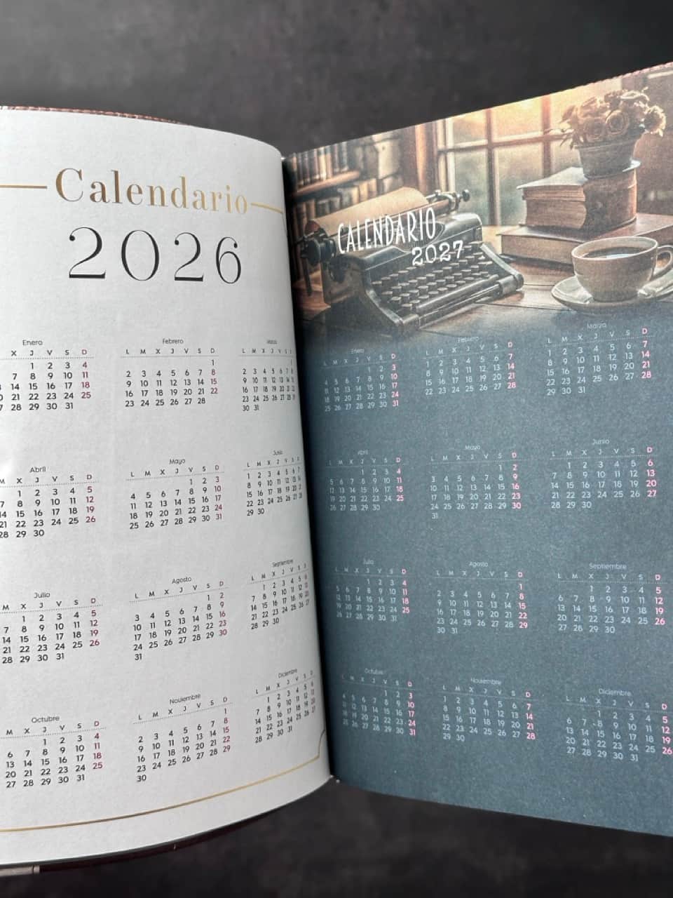 Agenda Tesoros de Sabiduría 2026 i/piel café pack con llavero y bolígrafo