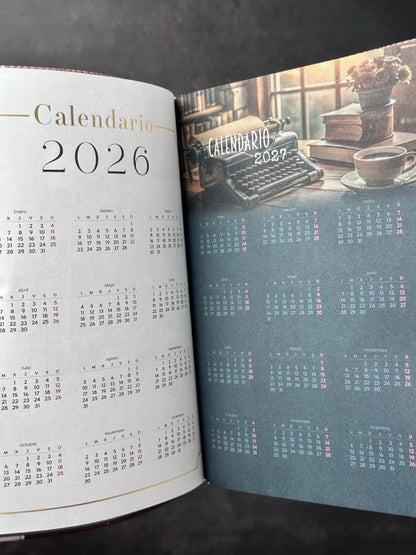 Agenda Tesoros de Sabiduría 2026 i/piel café pack con llavero y bolígrafo