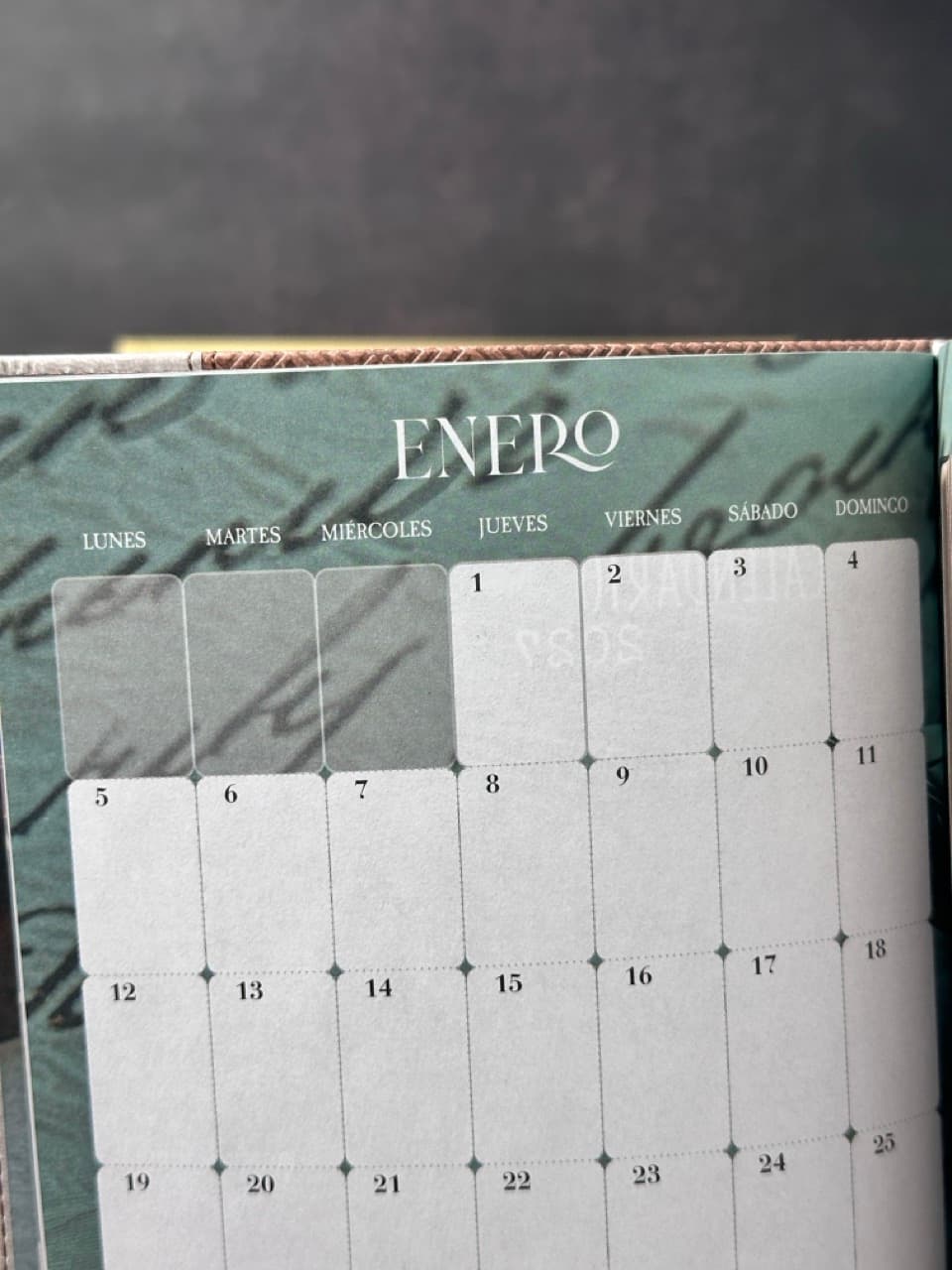 Agenda Tesoros de Sabiduría 2026 i/piel café pack con llavero y bolígrafo