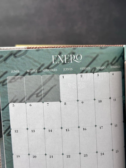 Agenda Tesoros de Sabiduría 2026 i/piel café pack con llavero y bolígrafo