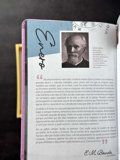 Agenda Tesoros de Sabiduría 2026 i/piel rosa pack con llavero y bolígrafo