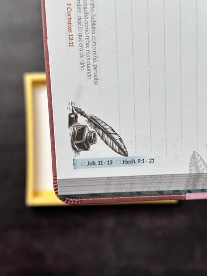 Agenda Tesoros de Sabiduría 2026 i/piel rosa pack con llavero y bolígrafo