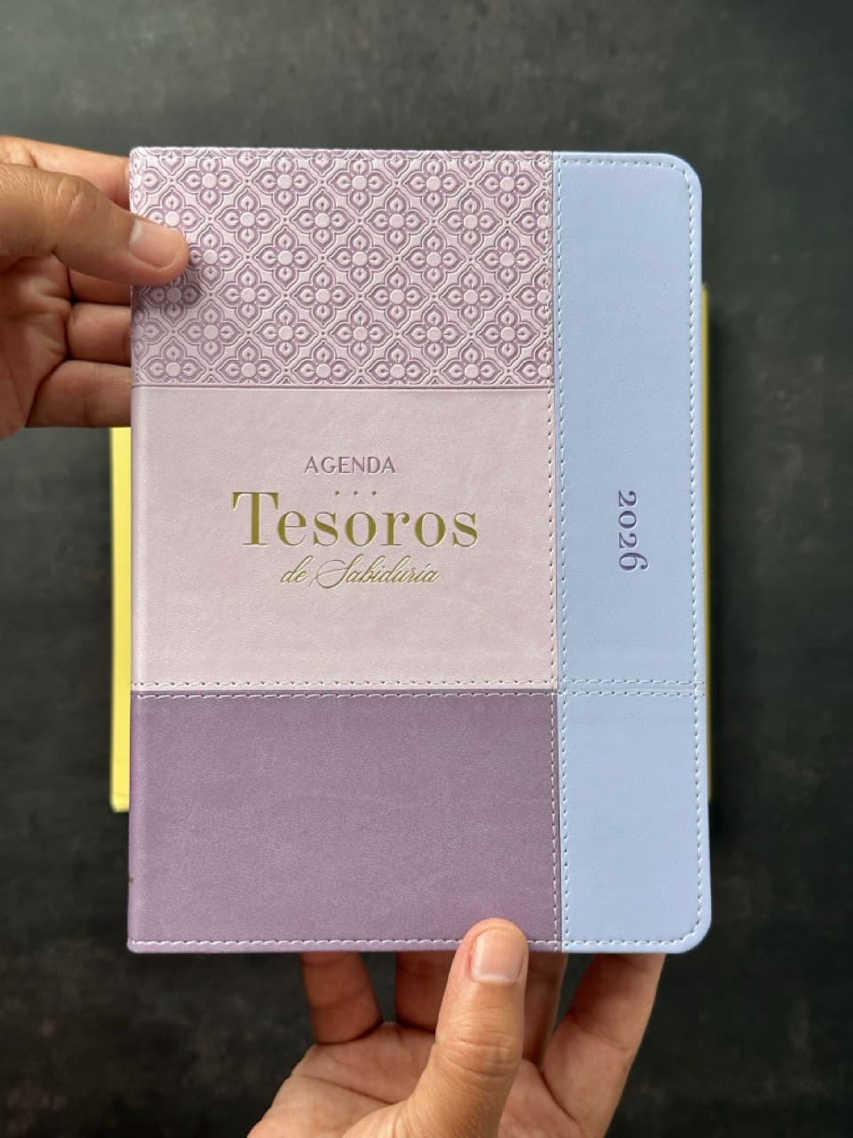 Agenda Tesoros de Sabiduría 2026 i/piel lila/lila pack con llavero y bolígrafo