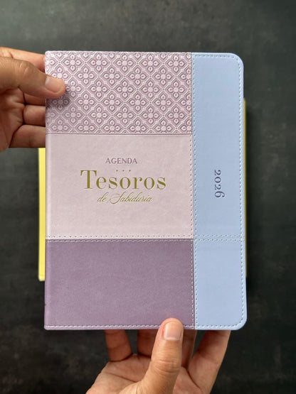 Agenda Tesoros de Sabiduría 2026 i/piel lila/lila pack con llavero y bolígrafo