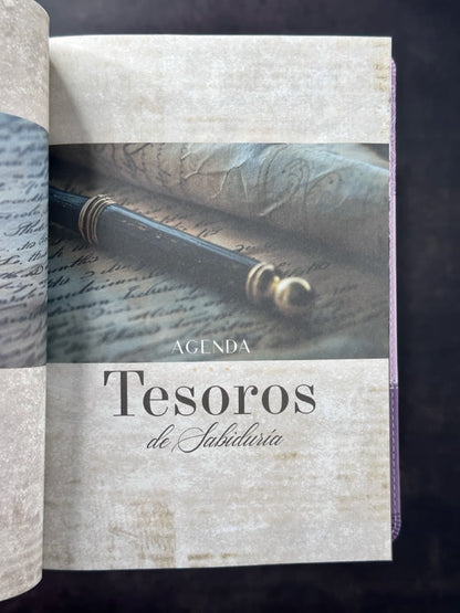 Agenda Tesoros de Sabiduría 2026 i/piel lila/lila pack con llavero y bolígrafo